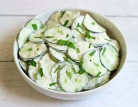 Salade de concombre à la sauce tzatziki