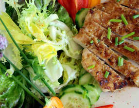 Salade au poulet croustillant