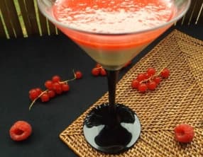 Panna cotta au nectar d'abricot et coulis de framboises