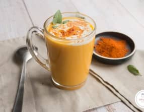 Soupe carotte gingembre au lait de coco et curry rouge