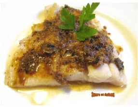 Filets de perche grillés aux anchois et à l'ail