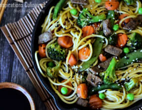 Nouilles chinoises sautées au boeuf et légumes