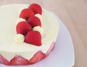 Fraisier : biscuits à la cuillère et crème diplomate