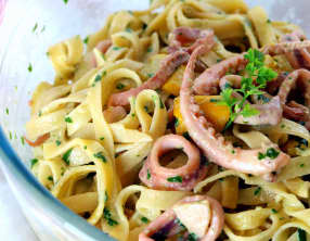 Tagliatelles aux encornets à la persillade