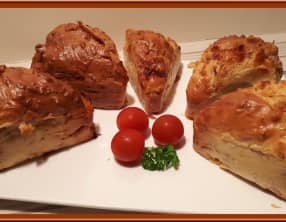 Minis cakes bacon tomates mozzarella et persil