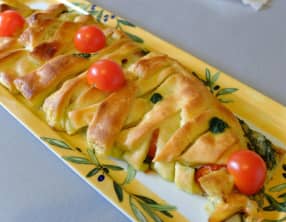 Tresse feuilletée au pesto, tomates mozzarella