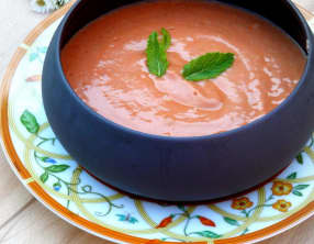 Gaspacho de tomates à la menthe