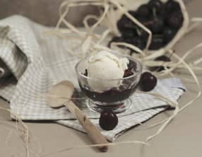 Soupe de cerises aux épices et glace vanille