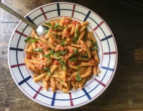 Penne à la tomate fraîche