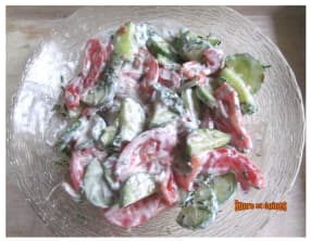 Salade concombre tomates au yaourt