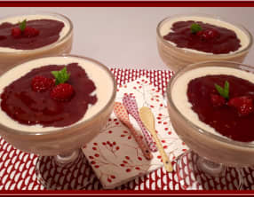 Semoule au lait et compote de framboises et rhubarbe