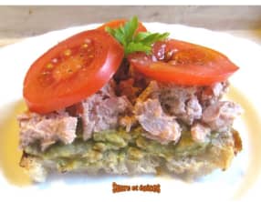 Tartines avocat, thon, tomate