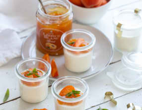 Pannacotta à la confiture d'abricots