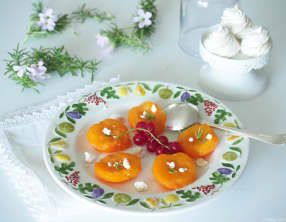 Compote d'abricots frais au romarin à la vapeur douce