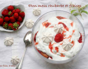 Eton mess fraises et rhubarbe confite