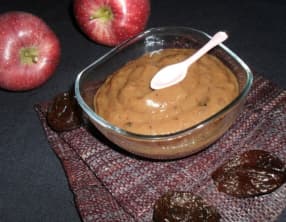 Compote de pommes et de prunilles au thé aux fruits rouges