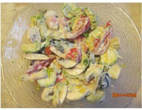 Salade légère de crudités aromatisée au curry