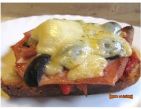 Tartines chaudes à la mortadelle