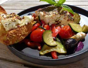 Féta rôtie aux légumes du soleil