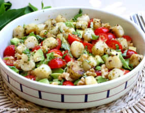 Salade avocats et noix de pétoncle au pesto