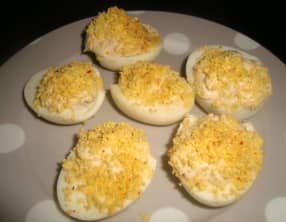 Oeuf mimosa au thon et au piment d'Espelette