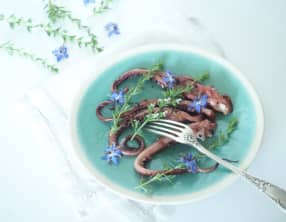 Poulpe confit à l'huile d'olive au thym comme en Crète