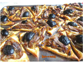 Mini pissaladières aux olives noires