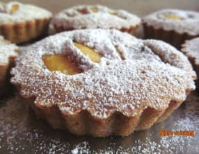 Petits gâteaux aux pêches et amandes