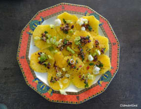 Salade sicilienne d'oranges aux câpres, anchois et olives