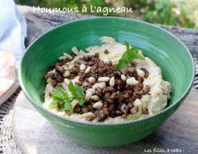 Houmous à l’agneau et aux pignons de pin