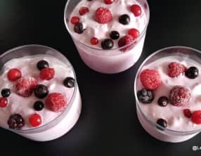 Mousse au fromage blanc et fruits rouges