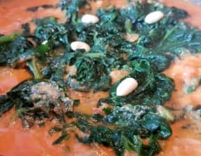 Épinard à la tomate et arachides