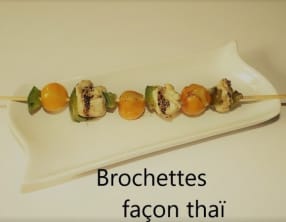 Brochettes façon thaï au poulet, tomates cerises et poivron vert