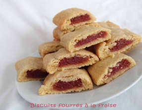Biscuits fourrés à la fraise
