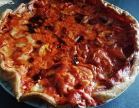 Tarte crémeuse à la tomate, poivron et courgette