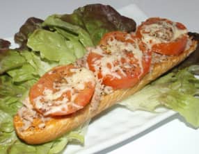 Croque baguette au thon à la Provençale
