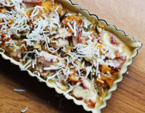 Tarte aux légumes d’été, au bacon et au chèvre