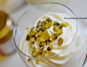 Mousse à la crème de pistache et blancs d'oeufs