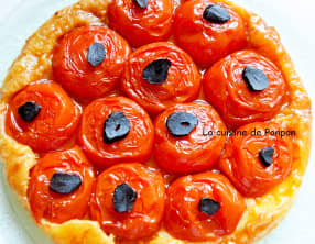 Tatin de tomates et ail noir, végétarien
