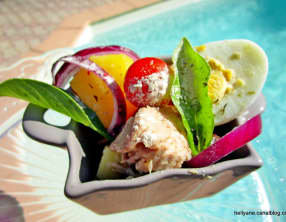 Salade de pommes de terre au foie de morue et thon avec poudre de baobab et piment