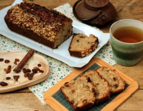Cake de petit-déjeuner au son d'avoine, amandes et raisins secs