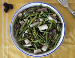 Salade de haricots verts, aubergines, citron et olives