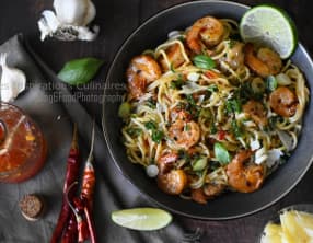 Spaghetti a la sauce Thaï et Crevettes sautees