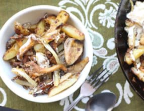 Pommes de terre et champignons des bois à la russe