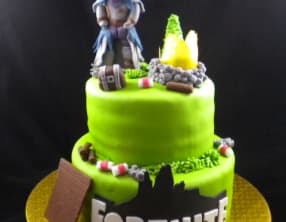 Des cupcakes et un gâteau Fortnite