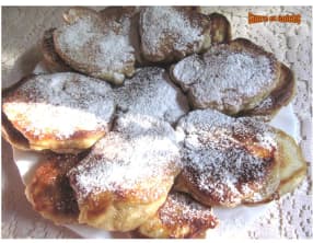 Oladushki aux pommes et à la cannelle