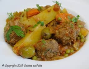 Tajine de boulettes de boeuf, pommes de terre et olives
