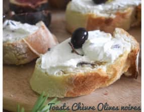 Toasts chèvre olives noires