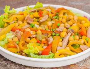 Poivrons et pois chiches au jambon fumé et petits pois