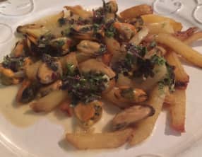 Moules frites aux épices de la mer